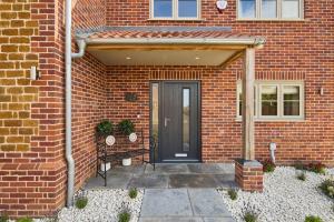 Host & Stay - The Sett