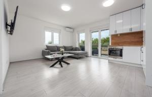 2 Bedroom Gorgeous Apartment In Vir