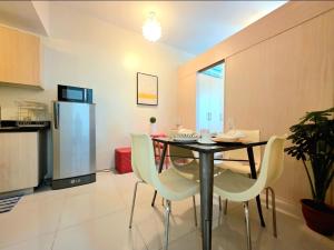 Grass 2-Bedroom at Tower 3 223