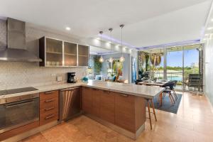 Stunning Luxury Condo Sunset 13 by Bocobay - 4hvězdičkové hotely ve městě Palm-Eagle Beach