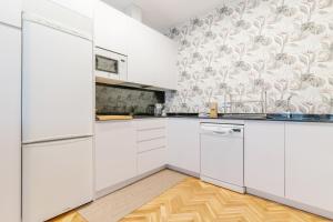 Spacious Central-3Bedrooms 3Bathrooms-Sol