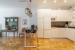 Spacious Central-3Bedrooms 3Bathrooms-Sol