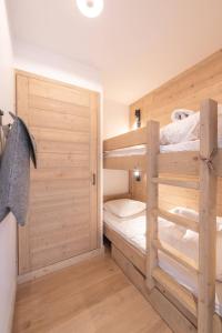 Alpe dHuez Houses - Cassini- Bel appartement avec vue Ski In-Ski Out pour 6