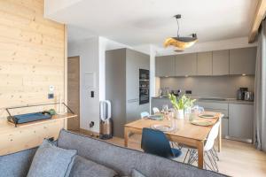 Alpe dHuez Houses - Cassini- Bel appartement avec vue Ski In-Ski Out pour 6