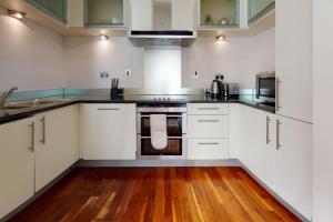 Canary Wharf 1-Bed, Sleeps 4, 3-Min To Station