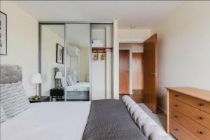 Stylish 1 Bed Flat in Limehouse Central Location