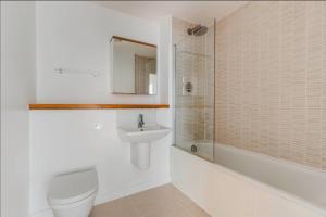 Stylish 1 Bed Flat in Limehouse Central Location