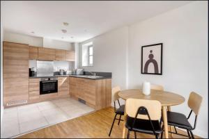 Spacious 1-bed Apartment Limehouse Marina
