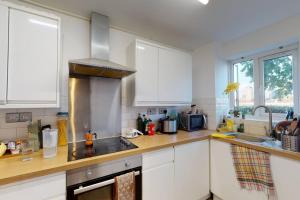 Peaceful Dockside Flat in E14