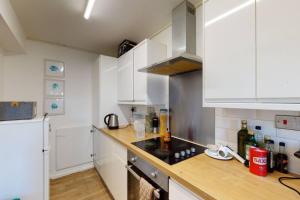 Peaceful Dockside Flat in E14