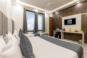 Hotel U-N Star - Walk in from NDLS Station with Buffet Breakfast