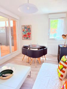 Appartements Essentiel T1 Piscine , Parking , proche Airbus : Appartement 1 Chambre