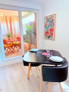 Appartements Essentiel T1 Piscine , Parking , proche Airbus : photos des chambres