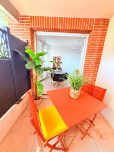 Appartements Essentiel T1 Piscine , Parking , proche Airbus : photos des chambres