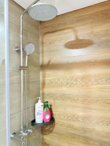 306MSNK Luxe Twin Studio l Balcony & Kitchen