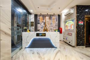 Hotel U-N Star - Walk in from NDLS Station with Buffet Breakfast