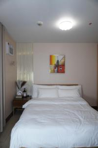 Modern Rustic Pet Friendly Condo in Mckinley Hill BGC