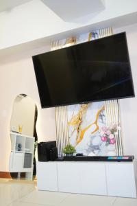 Modern Rustic Pet Friendly Condo in Mckinley Hill BGC