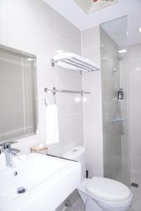 Modern Rustic Pet Friendly Condo in Mckinley Hill BGC