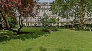 Kensington gardens square apartment