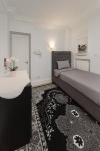 Kensington gardens square apartment