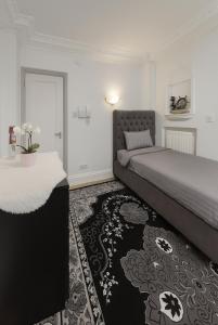 Kensington gardens square apartment