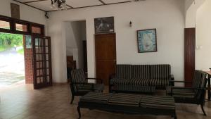 Minthula Hotel & Restaurant