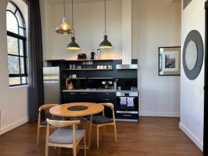 THE DEVLIN APARTMENTS 2 Bedroom Apartment near GMHBA stadium in Geelong - 108