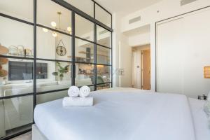 Furnished 1BR Near Dubai Hills Park, Close to the Iconic Dubai Hills Mall, Only 15 Minutes from Burj Khalifa, Collective 20 Tower B, Dubai Hills by Deluxe Holiday Homes