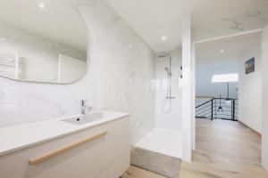 Maisons de vacances Le Naturiste Loft with Jacuzzi : photos des chambres