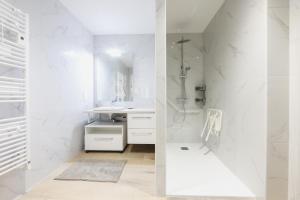 Maisons de vacances Le Naturiste Loft with Jacuzzi : photos des chambres