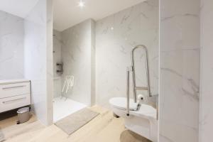 Maisons de vacances Le Naturiste Loft with Jacuzzi : photos des chambres