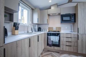 Stonewood Lodge - 2 Bedroom Lodge - New Hedges