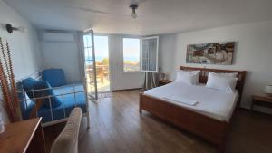 Albatross Seafront House