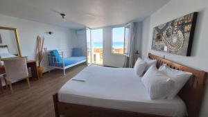 Albatross Seafront House