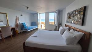 Albatross Seafront House