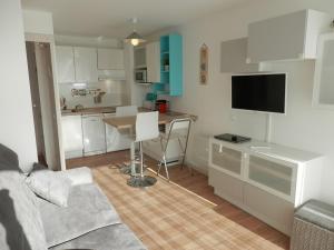 Appartements T2 avec piscine, terrasse et parking a Vieux-Boucau - FR-1-379-81 : photos des chambres