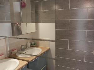 Appartements T2 avec piscine, terrasse et parking a Vieux-Boucau - FR-1-379-81 : photos des chambres