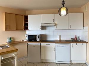 Appartement T2 avec Terrasse et Parking - Vue Océan - FR-1-379-172