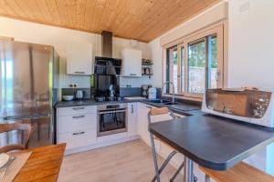 Maisons de vacances Secret Chalet - Climatise avec 2200 m² de terrain : photos des chambres