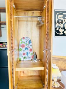 302MSNK Luxe Studio w Balcony & Kitchen