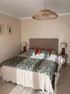 B&B / Chambres d'hotes Le Mas du Grand Chene - Chambres & Roulotte : photos des chambres