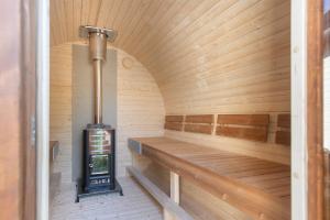 Spa Chalet Veluwe Wellness with Private HOTTUB and SAUNA - Family Holiday House with Fenced Garden - Veluwe Holiday Putten