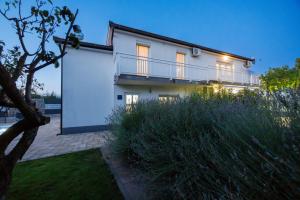 Ana Zmijavci in Zmijavci - Haus für 8 Personen