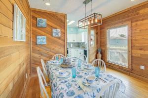 3 Blocks to Beach Getaway on Bolivar Peninsula!