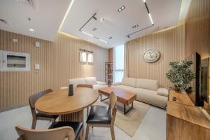 Private Apartment - 1BR Aljada Home - Sleeps 4