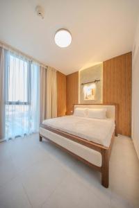 Private Apartment - 1BR Aljada Home - Sleeps 4