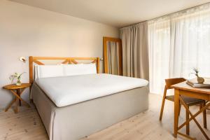 Superior Double or Twin Room with Sea View room in Hotel J