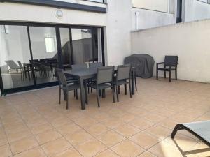 Maisons de vacances Maison renovee 4 pieces au coeur de St Pierre d'Oleron avec terrasse, proche commerces, 6 couchages - FR-1-246A-137 : photos des chambres