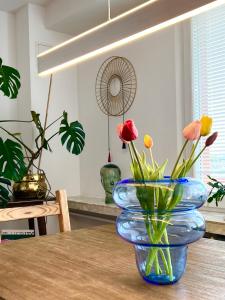 Designer Loft 60m sq in Cracow Center Sunny Top-Floor Apartment with Balcony, King Bed & Great Transport